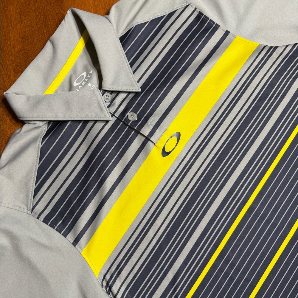 Oakley Men’s Small Gray Polo with Yellow Accents
